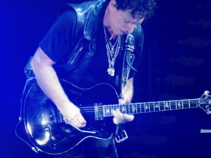 Neal Schon 2015 Photo Ron Roxtar